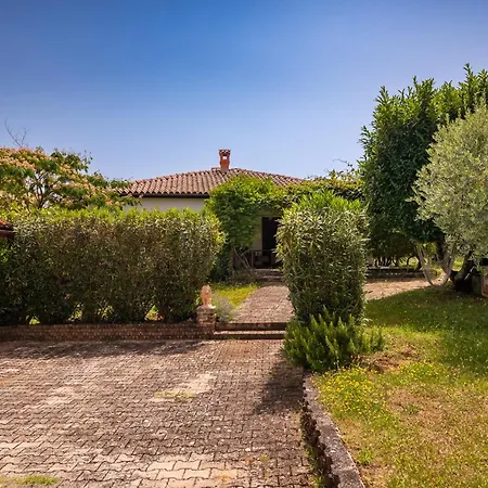 Beautiful Casa Theresa With Grill In Porec Villa *