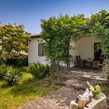 Villa Beautiful Casa Theresa With Grill In Porec