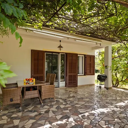 Villa Beautiful Casa Theresa With Grill In Porec Kadumi