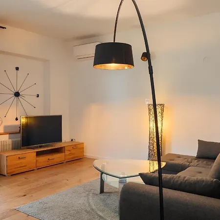 Beautiful Casa Theresa With Grill In Porec * Kadumi
