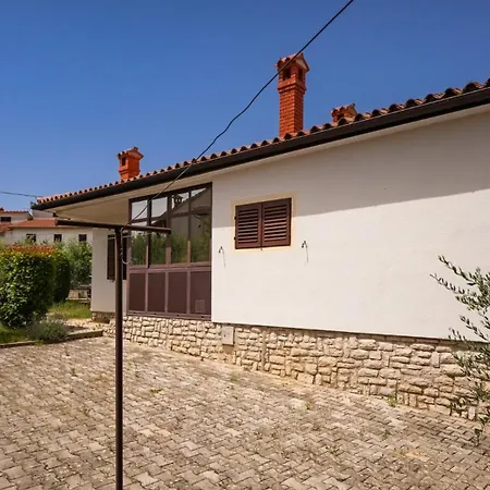 Beautiful Casa Theresa With Grill In Porec * Kadumi